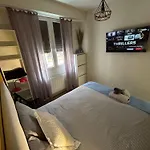 Viana Urban , Cozy 2br Near Old Town Apartment