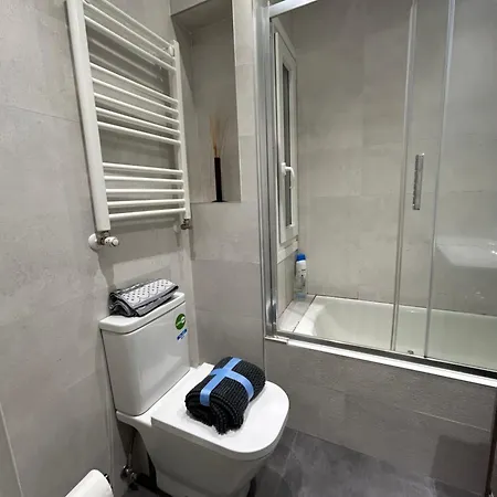 Apartmán Viana Urban , Cozy 2br Near Old Town *