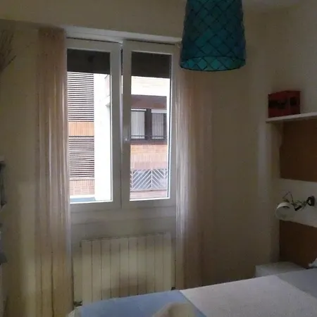 Viana Urban , Cozy 2br Near Old Town Apartman *