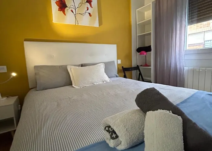 Viana Urban , Cozy 2br Near Old Town Lägenhet *