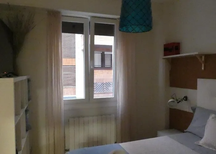 Viana Urban , Cozy 2br Near Old Town Lägenhet *