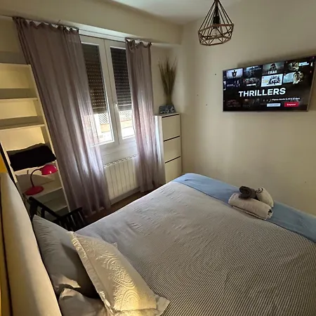Viana Urban , Cozy 2br Near Old Town Apartament
